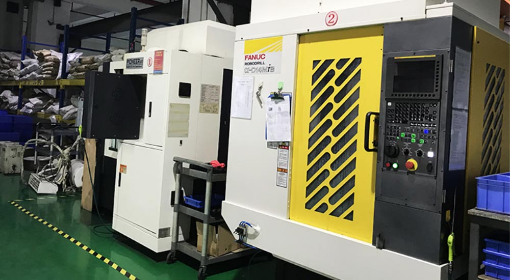 High-Speed-CNC-machining-center-02